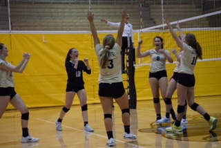 LSE Volleyball advances to Gold Bracket in LPS Classic