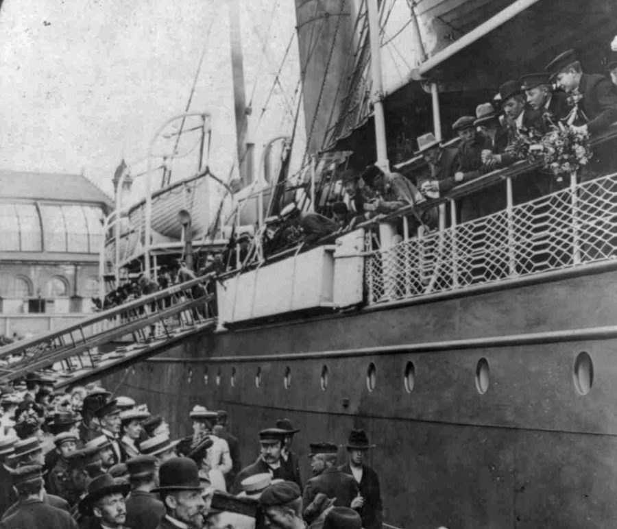 S.S. Angelo leaving 
Christiana, Norway, with 
emigrants for America 1905, European Emigration