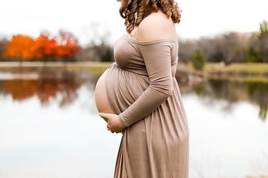 Lyssa Halley taking her final pregnancy photos before her due date. 